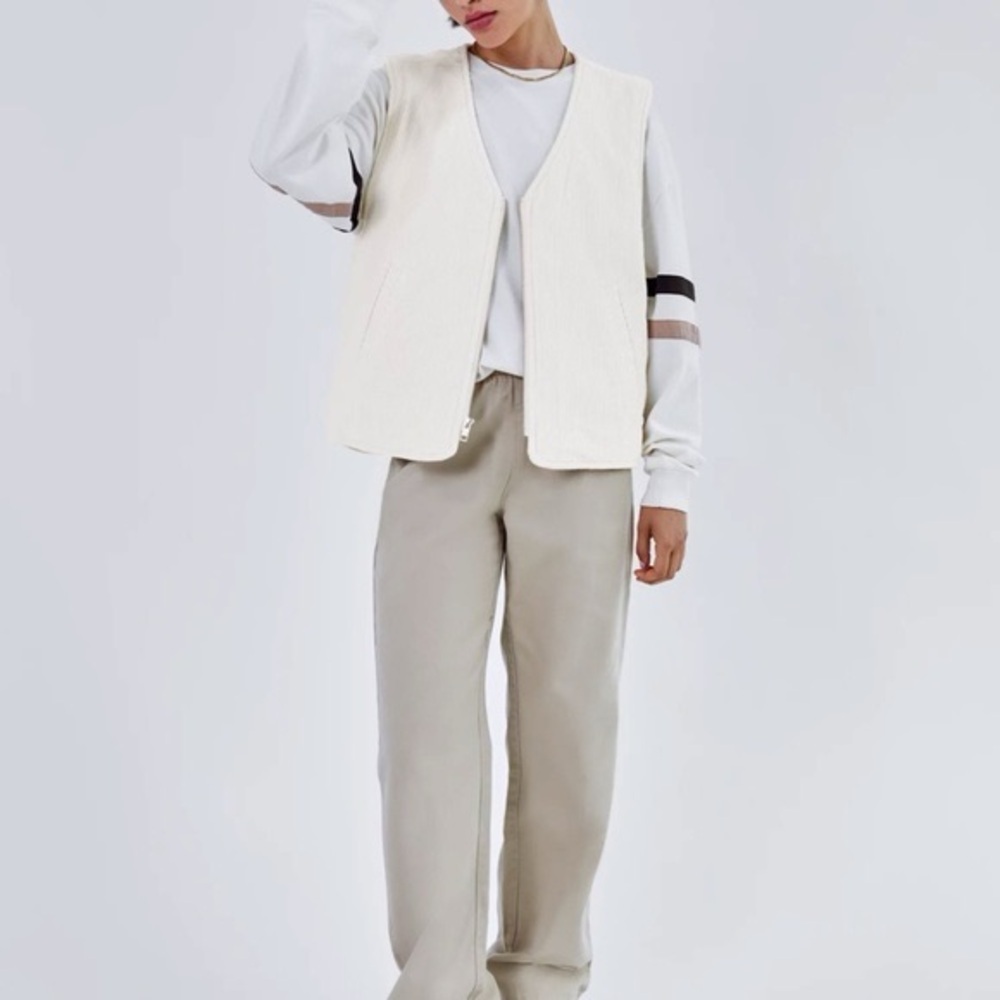 Aritzia TNA Carlaw Vest in Lavender Purple Size Medium Corduroy Ribbed Quilted - Picture 8 of 11